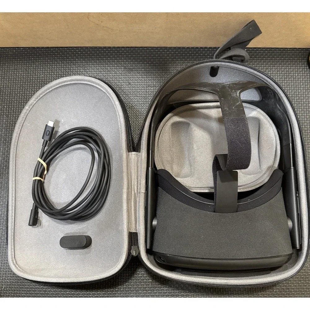 Oculus Quest 1 64GB All-in-One VR Headset MH-B with USB Cable And Case!
